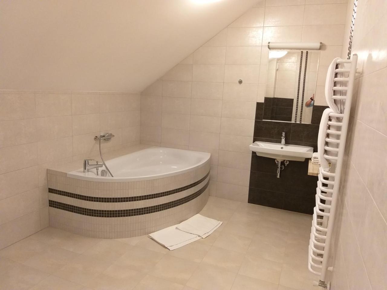 Jedle  Hotel Weranda Lopuszno المظهر الخارجي الصورة
